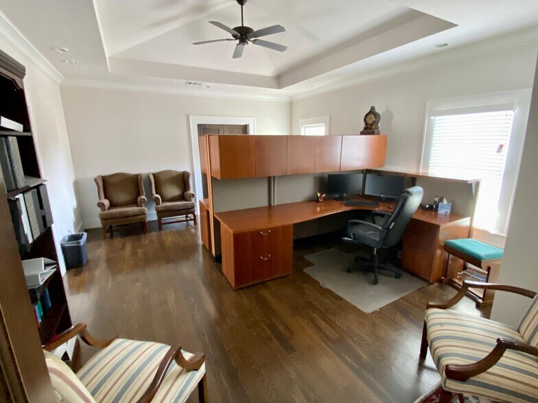 More Photos Of 848 Heights Blvd, Houston Office For Sale