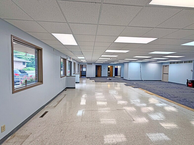 More Photos Of 2900 Frank Scott Pky W, Belleville Medical For Sale