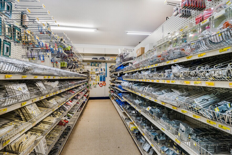 More Photos Of 101 Tanner St, Melrose Freestanding For Sale