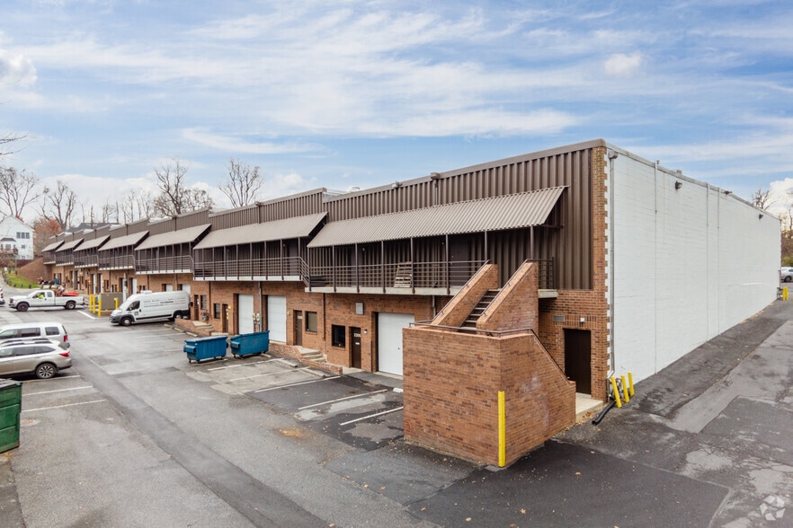 More Photos Of 2201-2353 Distribution Cir, Silver Spring Warehouse For Lease