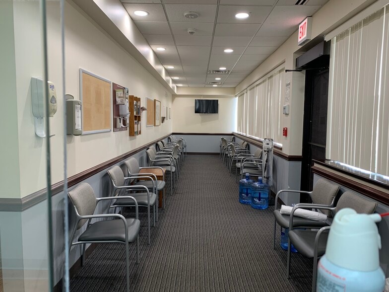 More Photos Of 2550 S Oak Park Ave, Berwyn Medical For Sale
