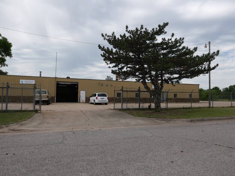 More Photos Of 1364 NE 3rd St, Oklahoma City Warehouse For Sale