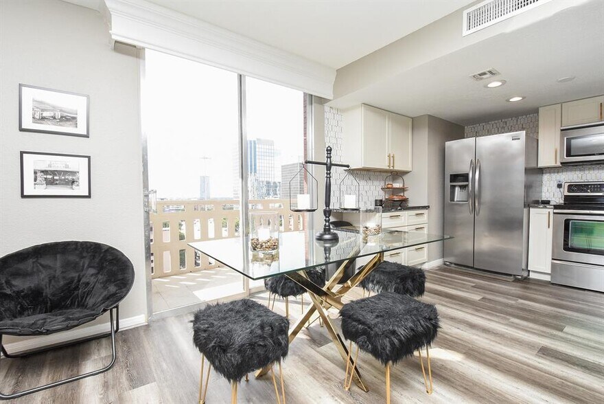 More Photos Of 2016 Main St, Houston Apartments For Sale