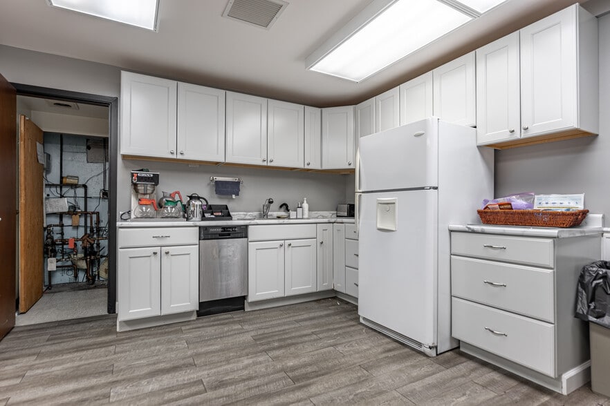 More Photos Of 5430 Saint Charles Rd, Berkeley Office For Sale