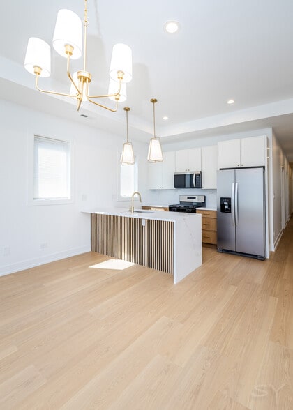 More Photos Of 6044 Eberhart ave, Chicago Apartments For Sale