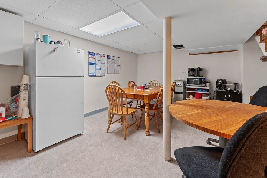 More Photos Of 711 N Pike St, Grafton Office For Sale