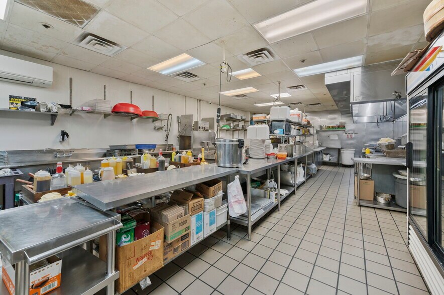 More Photos Of 209 Claire Ave, Oak Grove General Retail For Sale