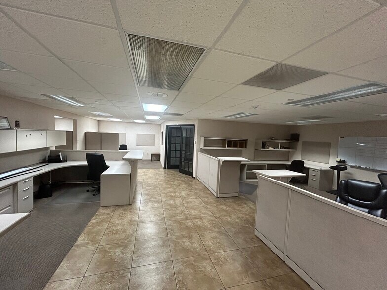 More Photos Of 705 Maple St, Bristol Manufacturing For Sale