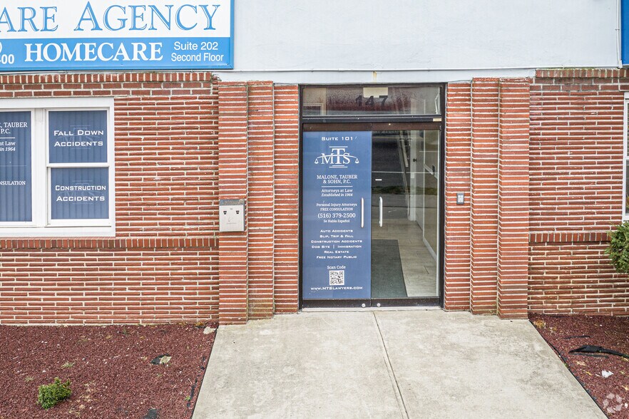 More Photos Of 147-151 W Merrick Rd, Freeport Medical For Lease