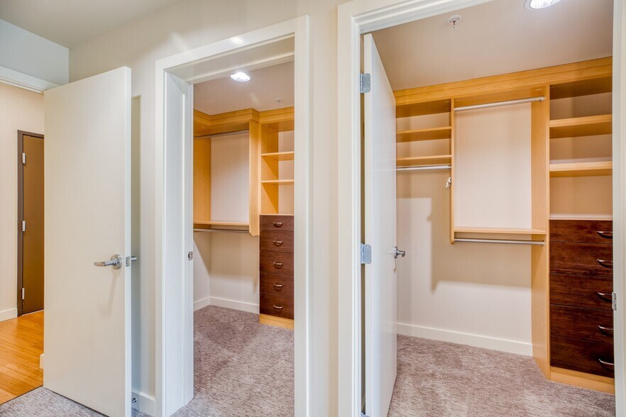 More Photos Of 2105 5th Ave, Seattle Apartments For Lease