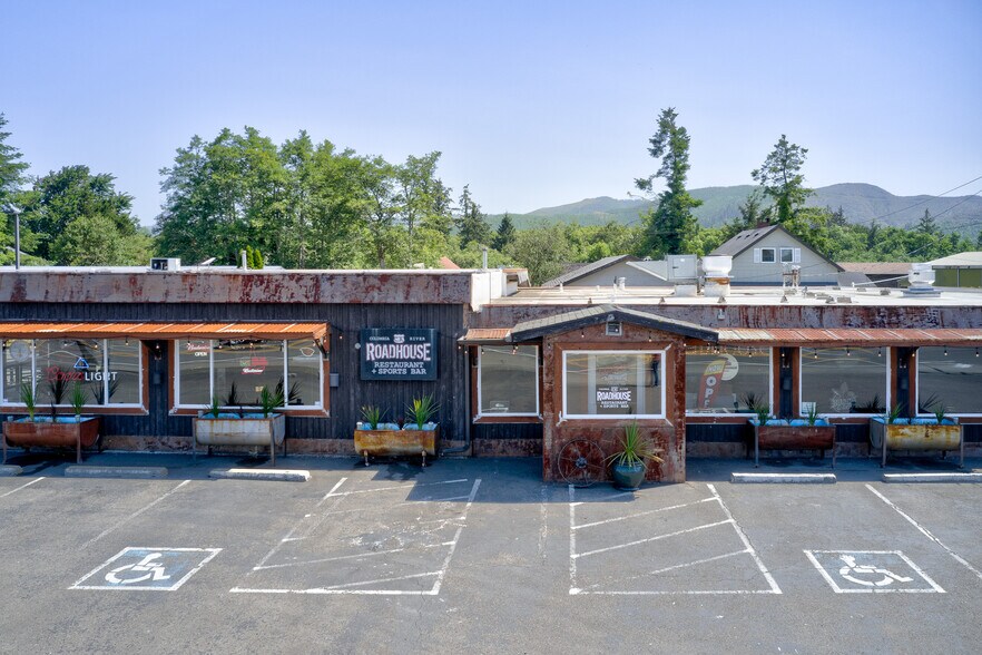 More Photos Of 780-782 US 101, Chinook Restaurant For Sale