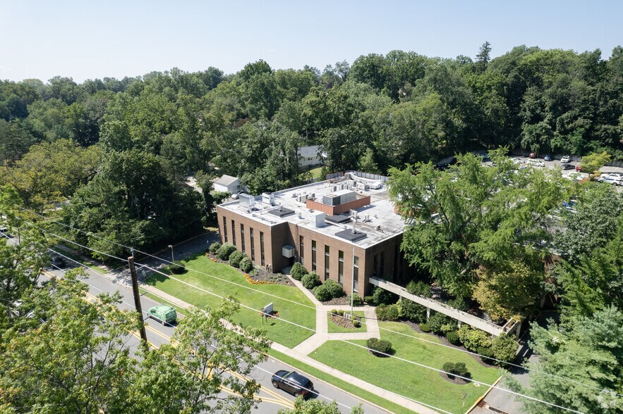 More Photos Of 555 Kinderkamack Rd, Oradell Medical For Sale