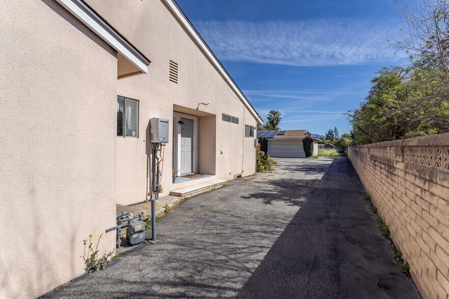 More Photos Of 9826 Columbus Ave, North Hills Multifamily For Sale