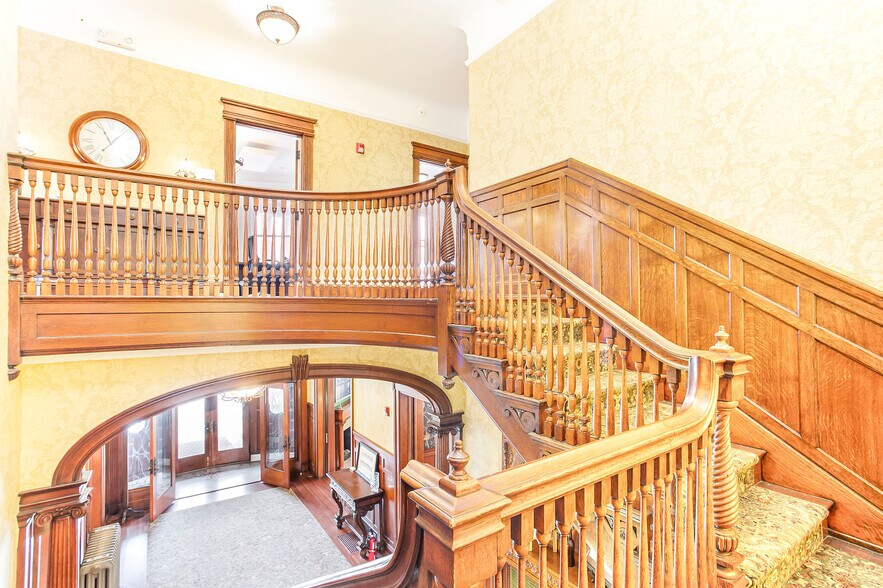 More Photos Of 401 Park Ave, Newport Office For Sale