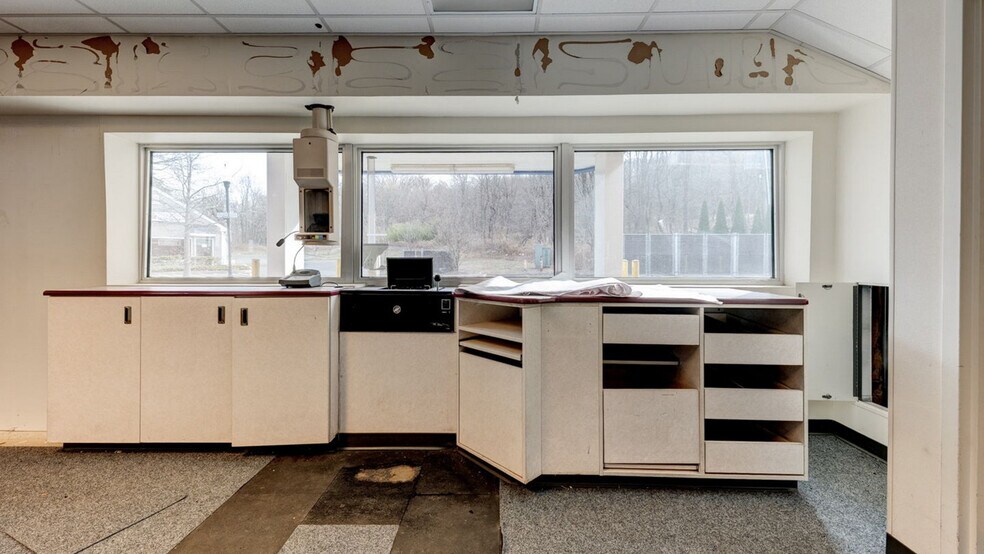 More Photos Of 85 Middletown Ave, North Haven Drugstore For Sale