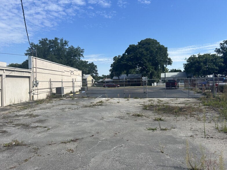 More Photos Of 2413 Crill Ave, Palatka Office For Sale