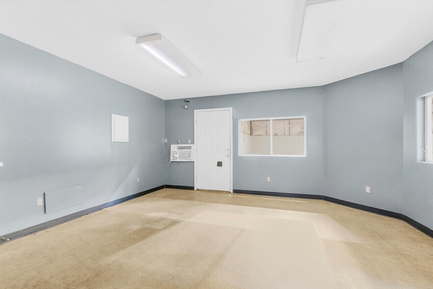 More Photos Of 1207 N Fm 3083 Rd, Conroe Distribution For Lease