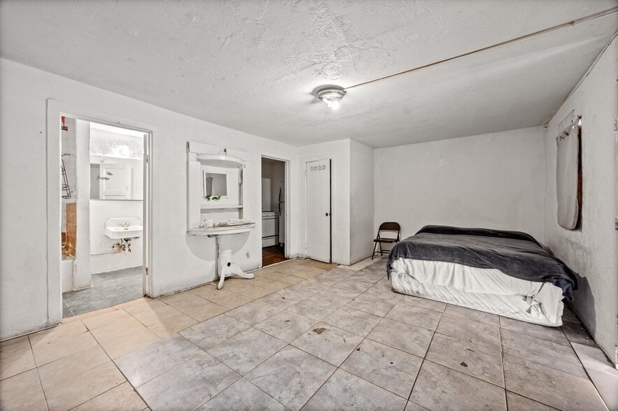 More Photos Of 900 S Union Ave, Bakersfield Hotel For Sale