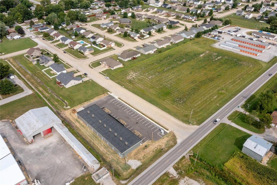 More Photos Of 1219 E Cedar St, New Baden Storefront Retail Office For Sale