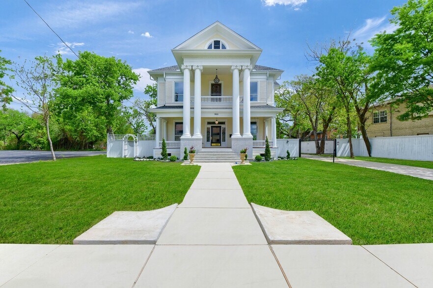 More Photos Of 511 S Travis St, Sherman Office For Sale