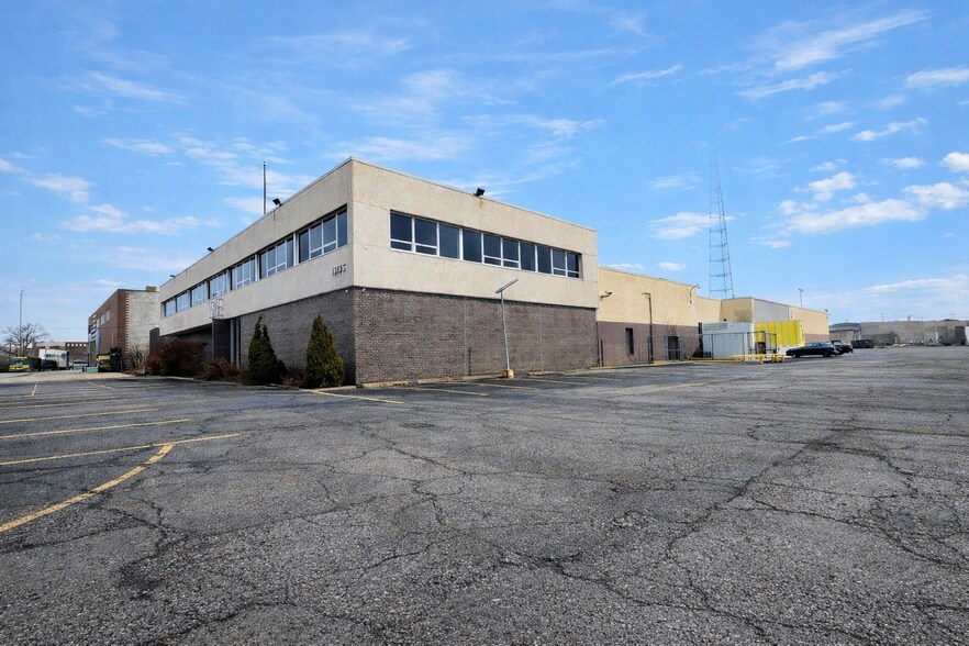 Primary Photo Of 15135 Hamilton Ave, Highland Park Warehouse For Lease