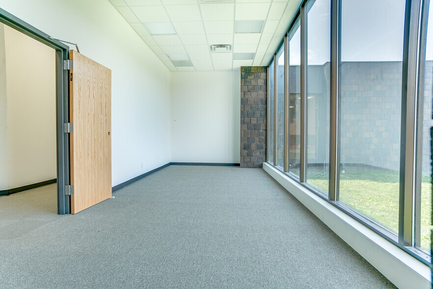 More Photos Of 2710 College Ave, Alton Medical For Lease
