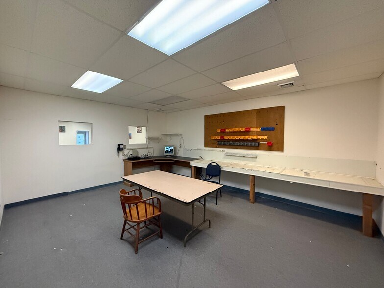 More Photos Of 2101 E State St, Hamilton Warehouse For Lease