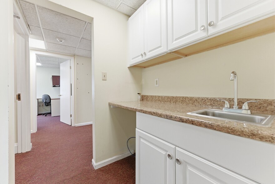 More Photos Of 1307 Stuyvesant Ave, Union Township Office For Sale