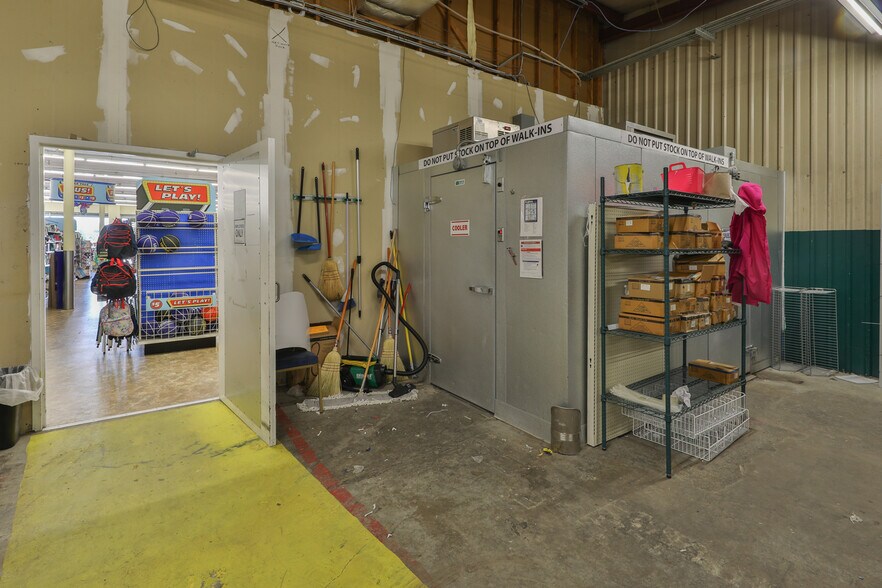 More Photos Of 8718 Highway 22, Dresden Storefront For Sale