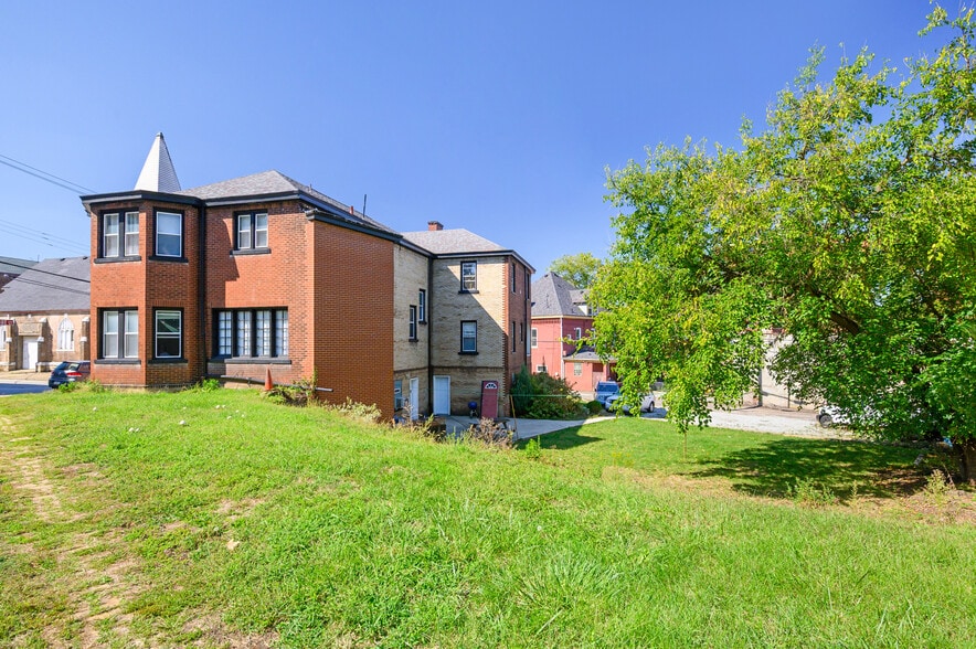 More Photos Of 815 McClure St, Munhall Apartments For Sale