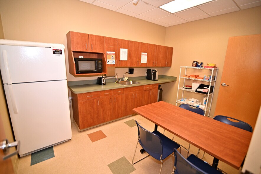 More Photos Of 2960 Technology Pl, Waldorf Research And Development For Lease