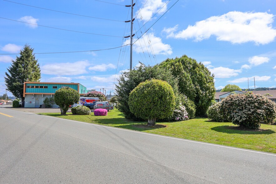 More Photos Of 2133 Winchester ave, Reedsport Freestanding For Sale