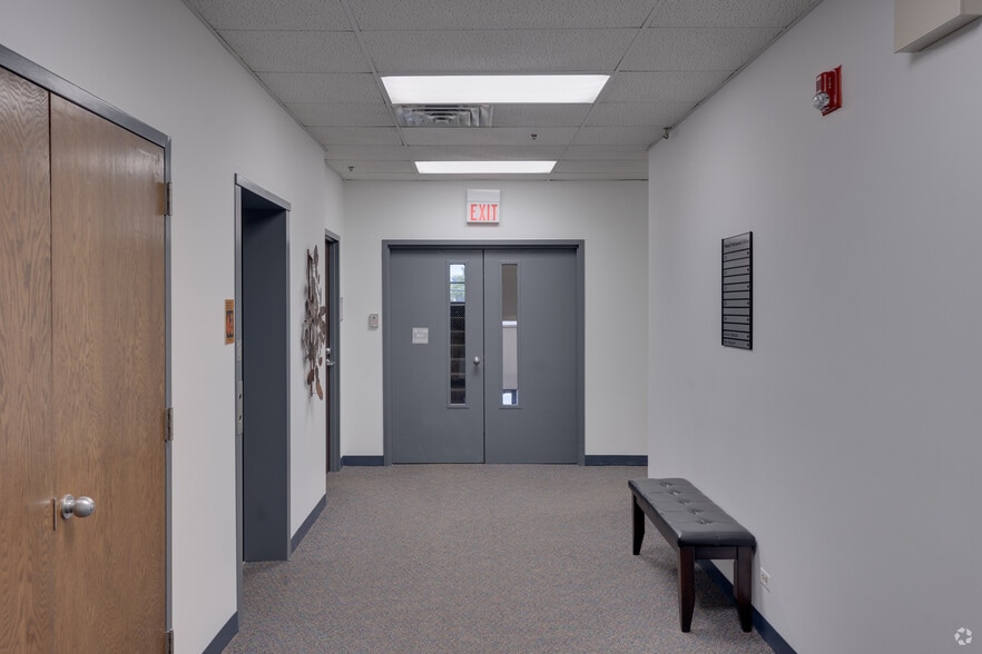 More Photos Of 3060-3080 Ogden Ave, Lisle Unknown For Lease