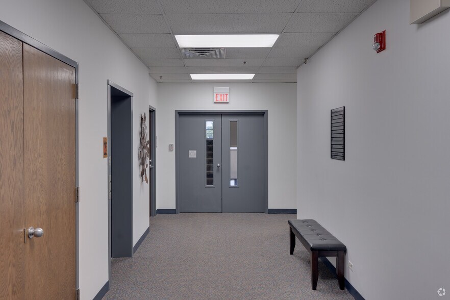 More Photos Of 3060-3080 Ogden Ave, Lisle Unknown For Lease