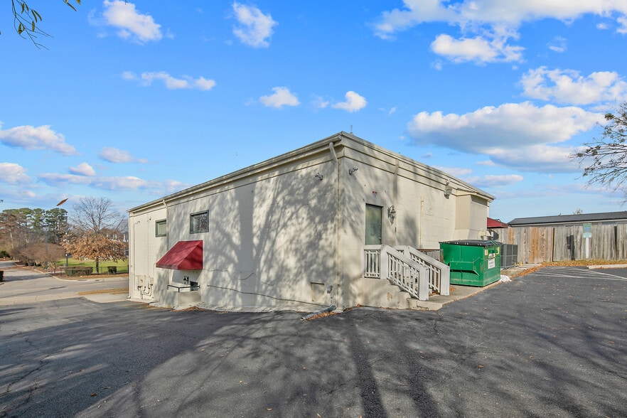 More Photos Of 336 Ray Ave, Fayetteville Office For Lease