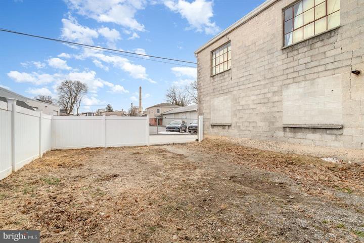 More Photos Of 1880 W Market St, York Storefront Retail Office For Sale