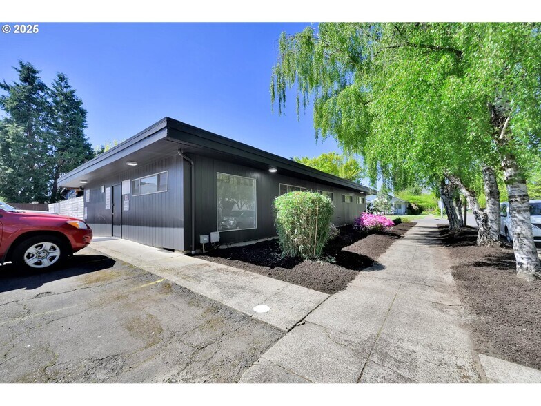 More Photos Of 1413 Charnelton St, Eugene Office For Sale