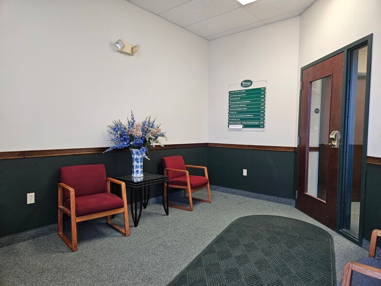 More Photos Of 100-140 Riverview Ctr, Middletown Office For Lease