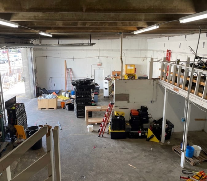 More Photos Of 523 N Fitzgerald, Corpus Christi Warehouse For Lease