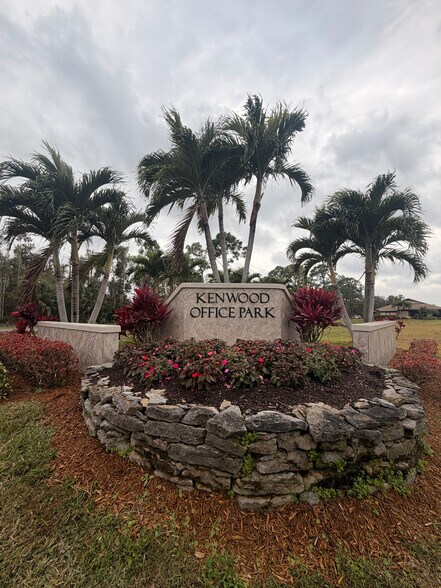 More Photos Of 12734 Kenwood Ln, Fort Myers Office For Sale