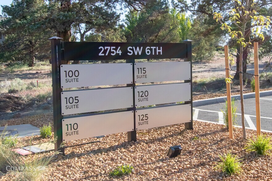 More Photos Of 2754 SW 6th St, Redmond Warehouse For Lease