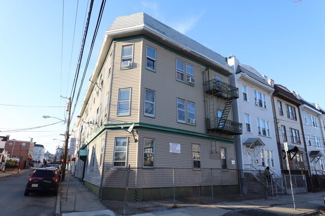 More Photos Of 412 Woodside Ave, Newark Apartments For Sale