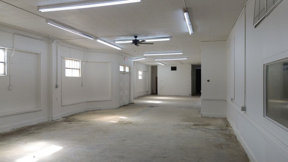 More Photos Of 3517 Argonne Ave, Norfolk Warehouse For Lease