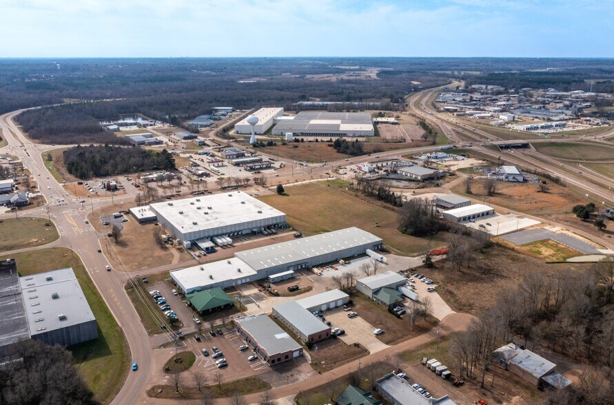 More Photos Of 135 Industrial Dr N, Madison Warehouse For Sale