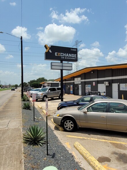 More Photos Of 11450 Bissonnet St, Houston Warehouse For Lease