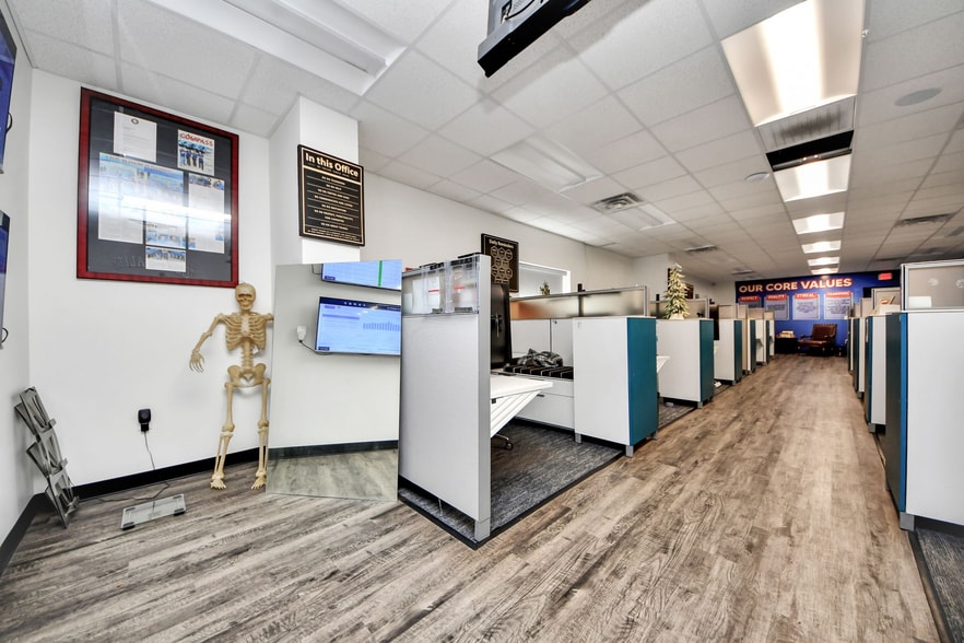 More Photos Of 10814 Woodedge Dr, Houston Warehouse For Sale