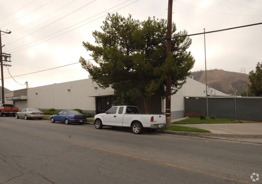Primary Photo Of 12812 Arroyo Ave, Sylmar Manufacturing For Lease