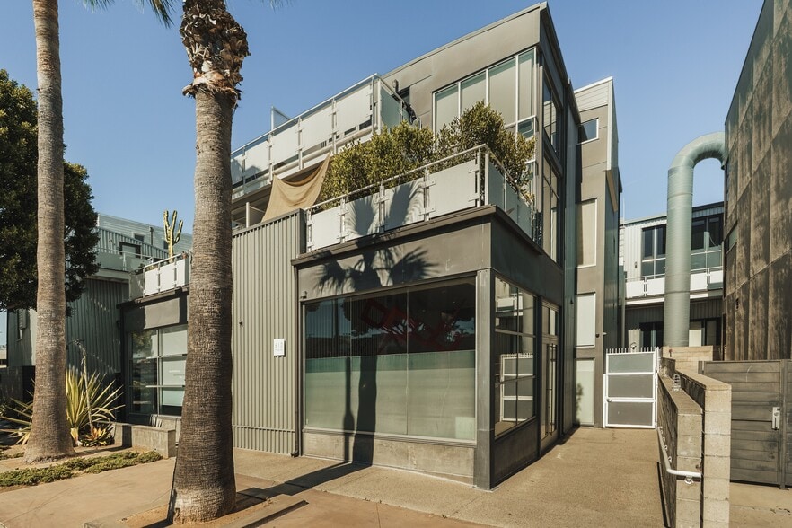 Primary Photo Of 610 Main St, Venice Office For Sale