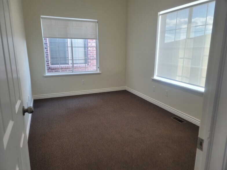 More Photos Of 571-583 W Center St, Pleasant Grove Office For Lease