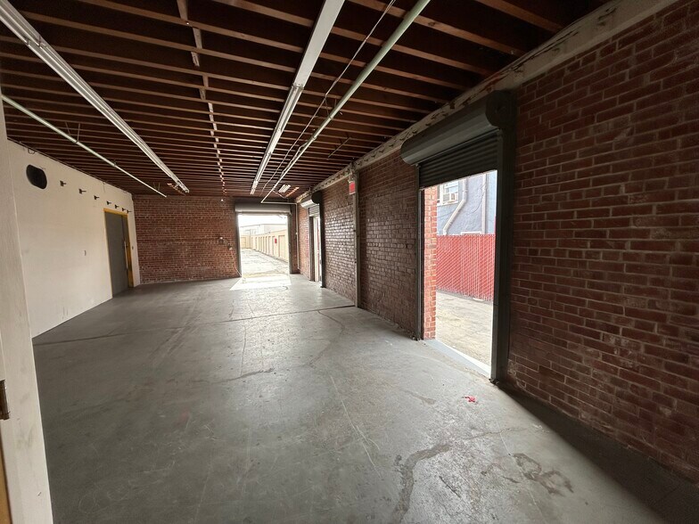 More Photos Of 22427 Meekland Ave, Hayward Self Storage For Lease